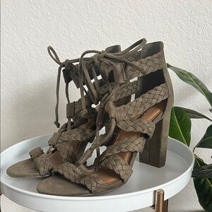 Chic Green Block Heel Sandals with Strappy Design